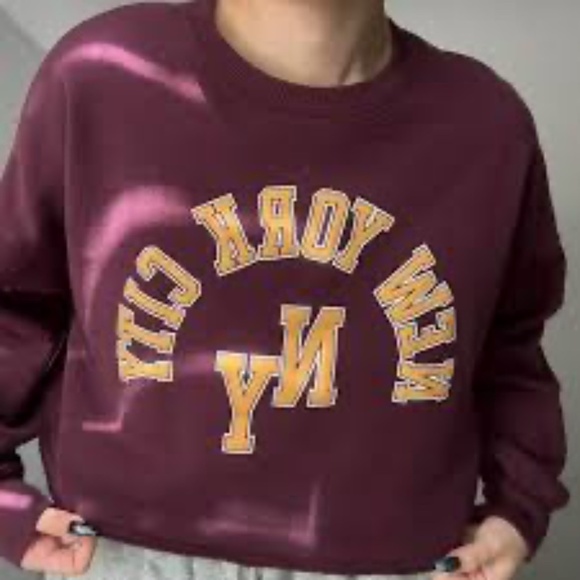 Hollister Size Large Cropped New York Sweatshirt - Picture 1 of 3